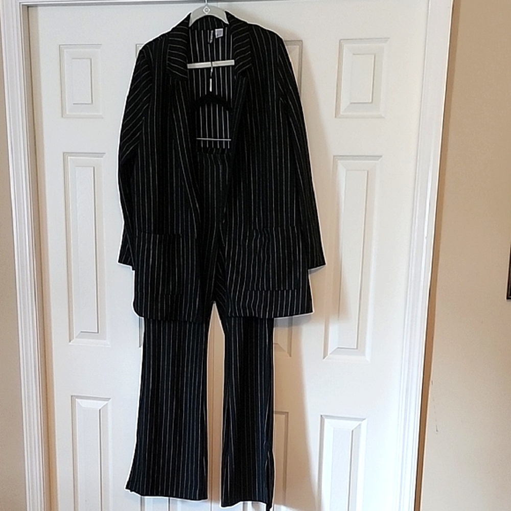 H&M XL Black Pinstripe Women's Suit Set 1011